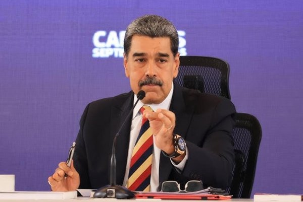 源顺网 委内瑞拉总统又秀中国手机了, “世界上最好的手机, 美国佬也窃听不了”